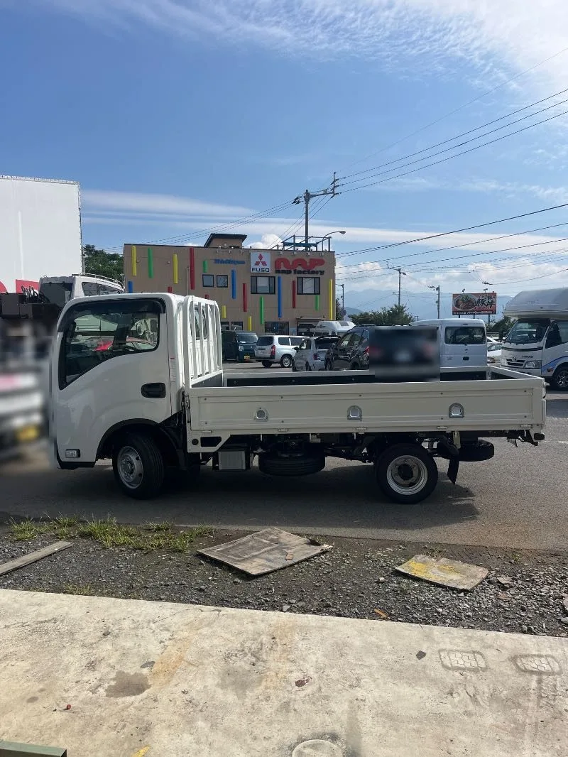 鼠穴の取り付けが完了しました。荷締めの利便性と強度が向上しています。