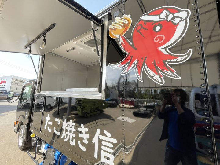 移動販売車側面展開4